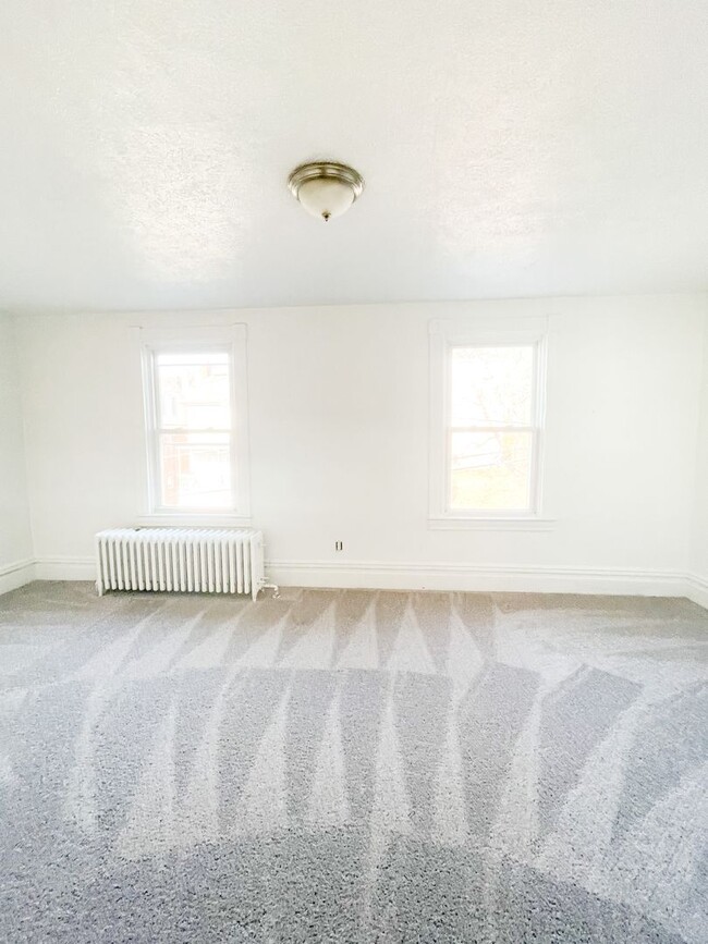 Building Photo - 406 Kingsboro St