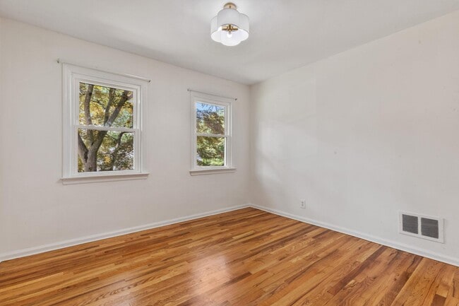 Building Photo - 15 Bonnie Meadow Rd