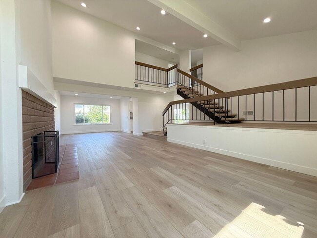 Building Photo - Greenbrook Estate Home