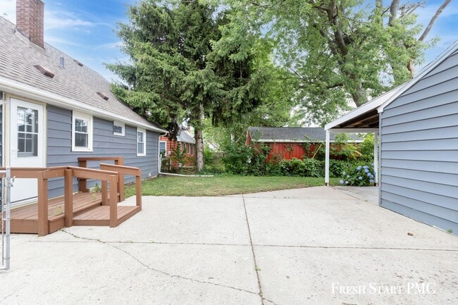 Building Photo - Updated 3 Bedroom Home