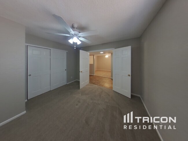 Building Photo - 1550 E Kramer St