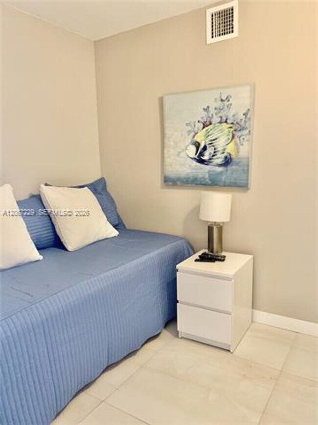 Building Photo - 5701 Collins Ave
