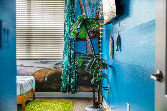 Building Photo - 8964 Bismarck Palm Rd