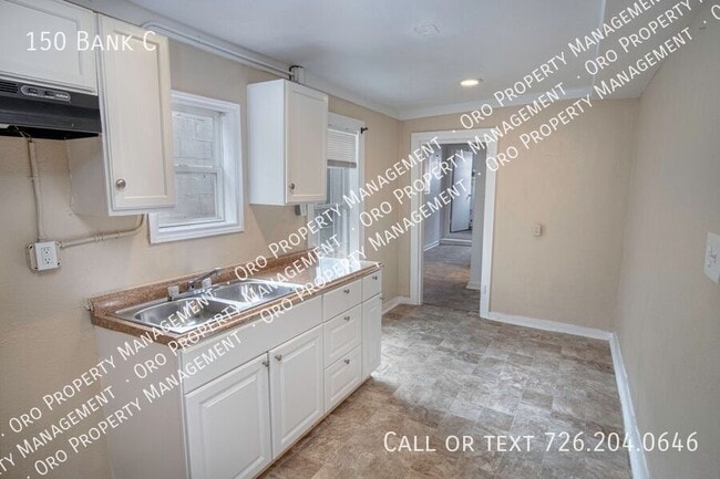 Building Photo - 150 Bank St