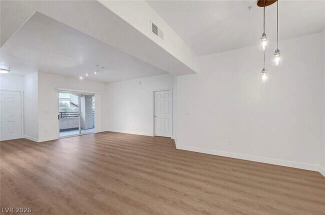 Building Photo - 2291 W Horizon Ridge Pkwy