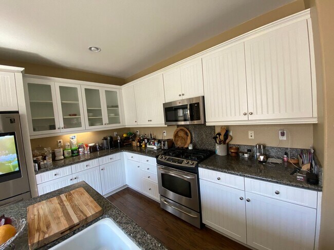 Building Photo - 3 Bedrooms with attached garage in Harveston