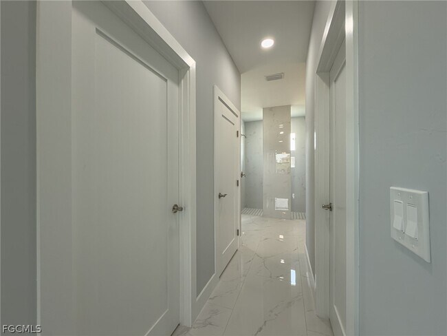 Building Photo - 417 Paddock St