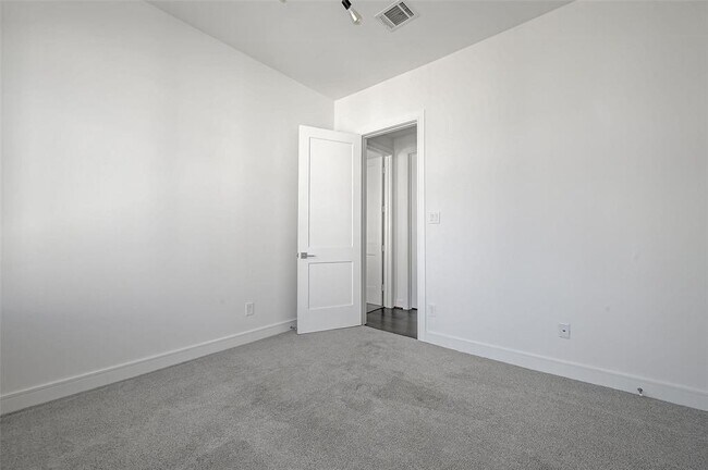 Building Photo - 8930 Spring Knoll Forest Dr