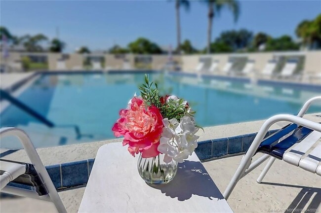 Building Photo - 1564 SE Royal Green Cir