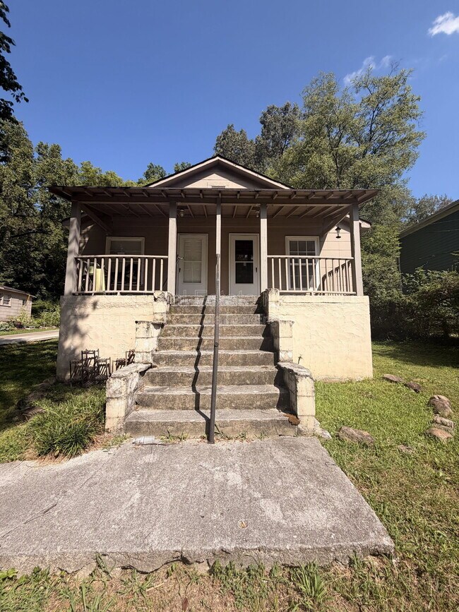 Building Photo - 1080 E Elmwood Dr