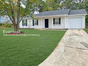 Building Photo - 3 Bed, 2 Bath Home with Attached Garage / Pet-Friendly / Coming Soon!