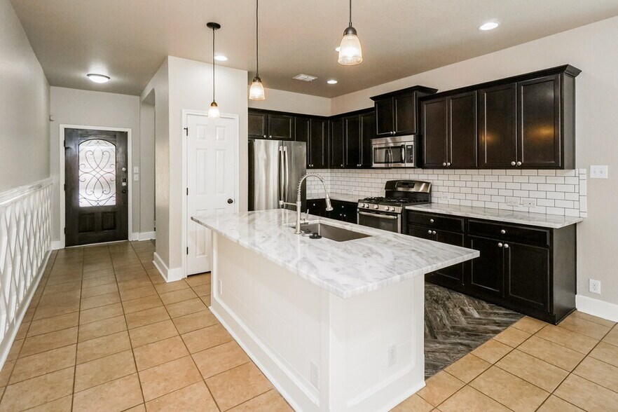 Building Photo - 141 Elisabeth Run