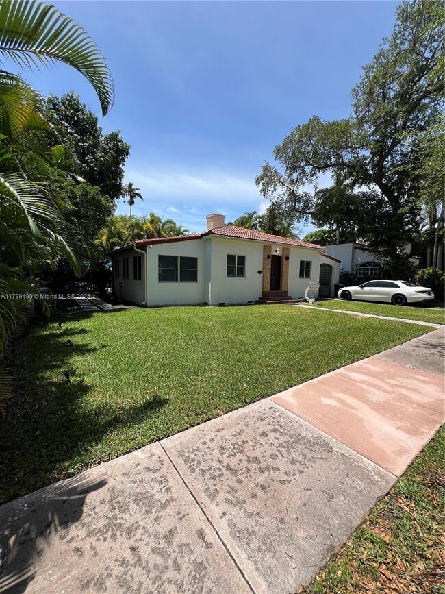 Building Photo - 314 Romano Ave