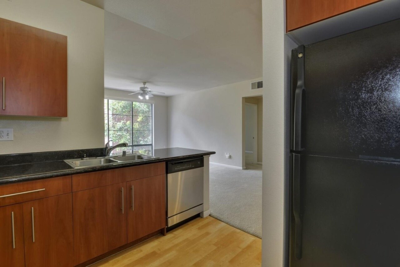 Building Photo - 1060 S 3rd St