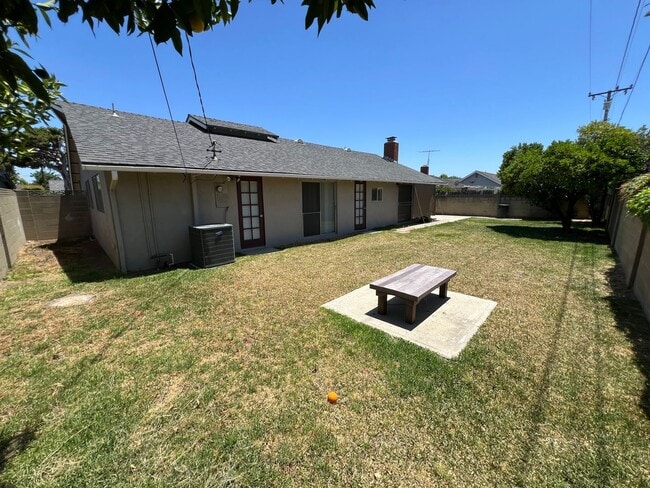 Building Photo - Adorable and Recently Upgraded 4 Bedroom P...