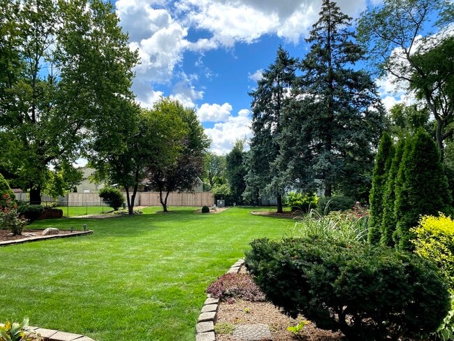 Building Photo - 1346 Leverenz Rd