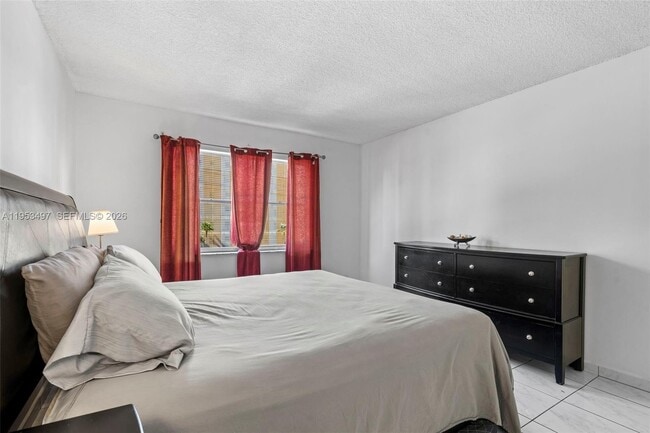 Building Photo - 401 Golden Isles Dr