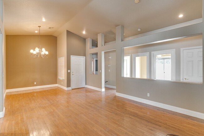 Building Photo - WONDERFUL 3 BEDROOM PLUS DEN 1 STORY HOME. CASITA WITH OWN BATHROOM! GATED COMMUNITY!