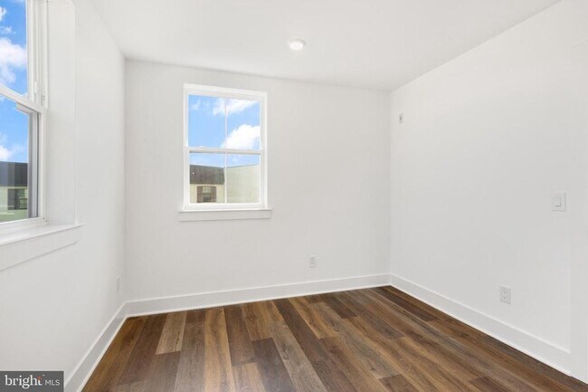Building Photo - 7037 Ridge Ave