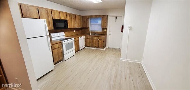 Building Photo - 2 br, 1 bath  - 4235 SW 62nd Ave