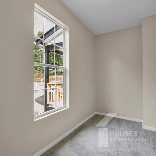 Building Photo - 1505 E Saluda Lake Rd