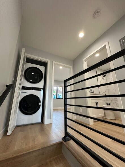 Building Photo - 826 Rose Ave