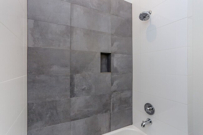 Building Photo - 3404 Saltus St