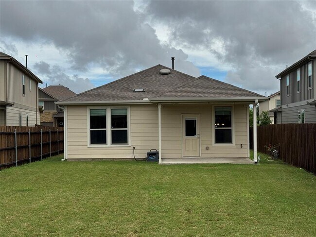 Building Photo - 250 Zuma Dr