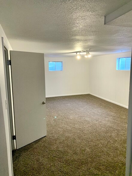 Building Photo - 2709 Meadowlark Ave