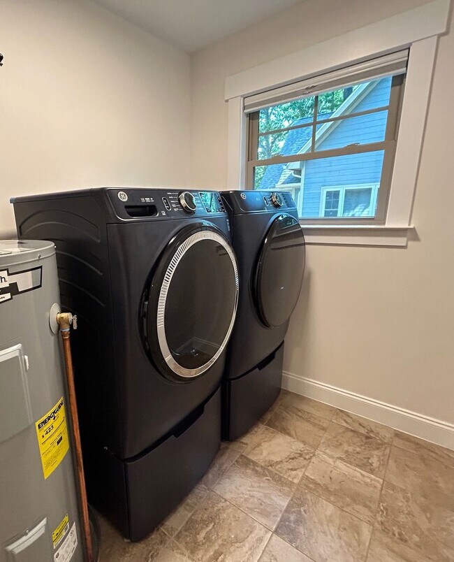 Building Photo - East AVL - 2022 Craftsman Custom Build