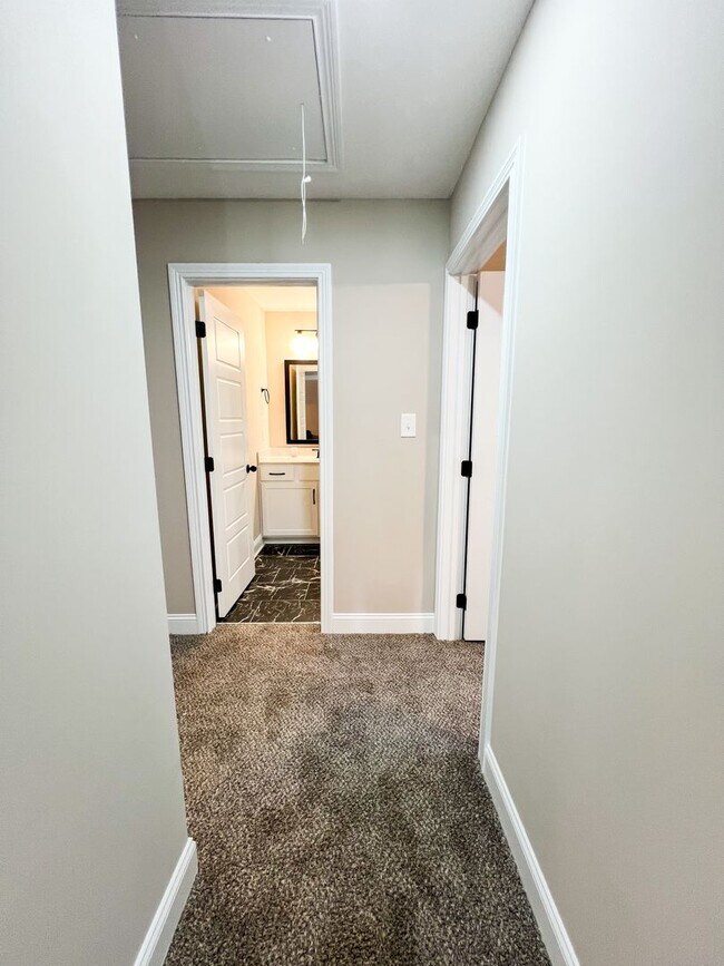 Building Photo - Move-In Specials Available! Beautiful Sing...