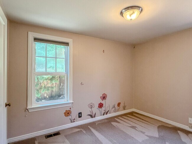 Building Photo - Lovely 4bd/2bth Haller Lake Home in North Seattle, $3,995/mo.