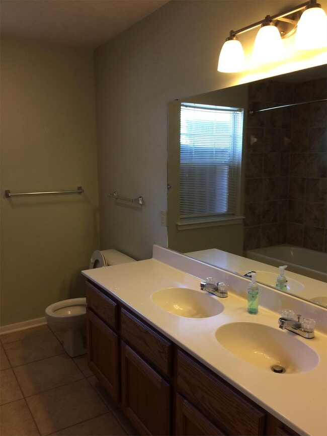 Building Photo - 4009 Hunter Creek Dr