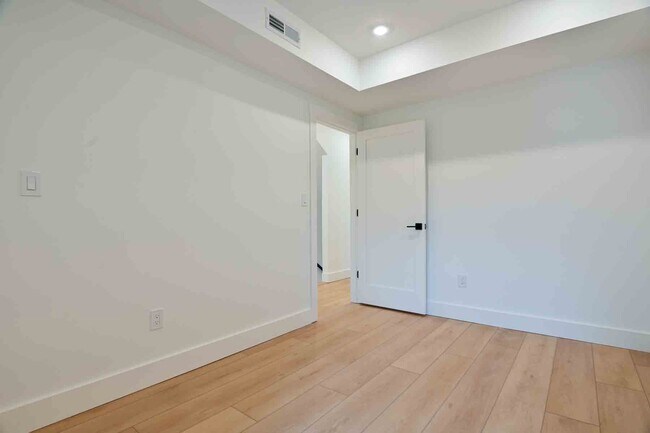 Building Photo - 2641 4th St NE