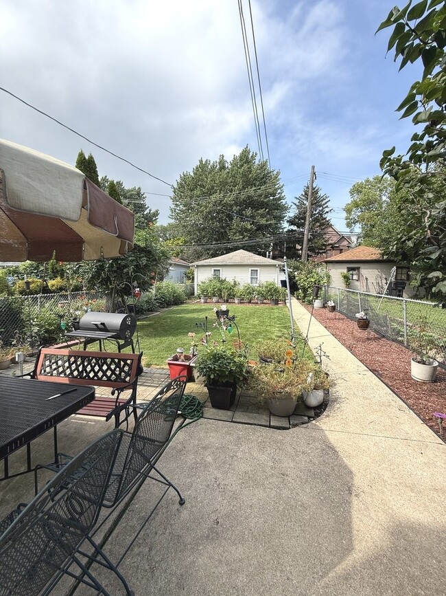 Building Photo - 2526 W Gunnison St