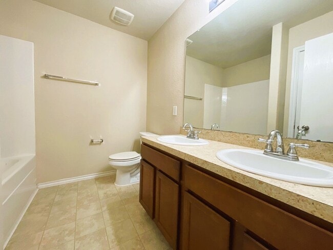 Building Photo - 819 Katydid Ct
