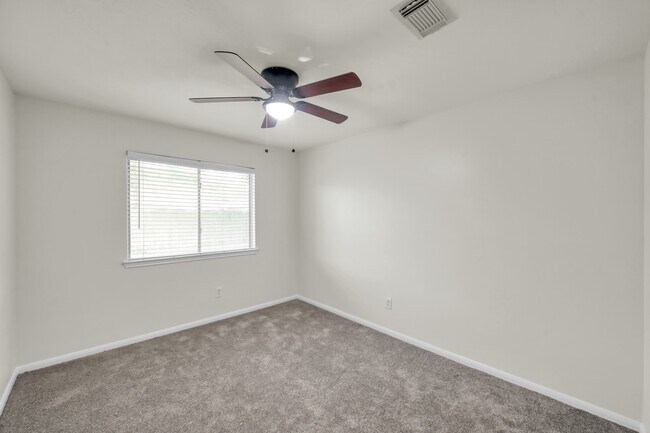 Building Photo - 28715 Fox Lynn Dr