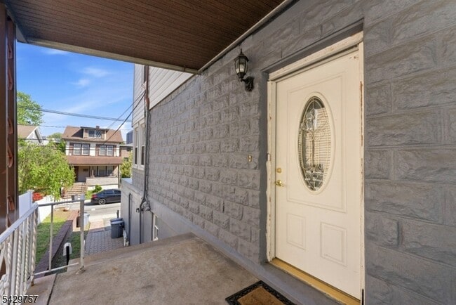 Building Photo - 773 Kingsland Ave