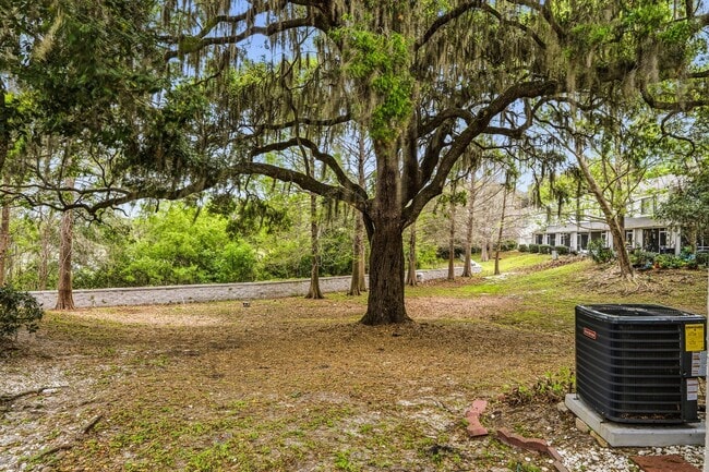 Building Photo - Beautifully Updated 2/2.5 Townhouse in the Heart of Lake Mary