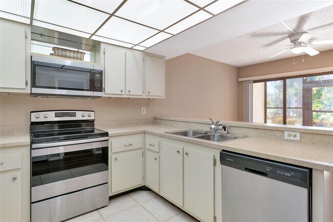 Building Photo - 425 30th Ave W