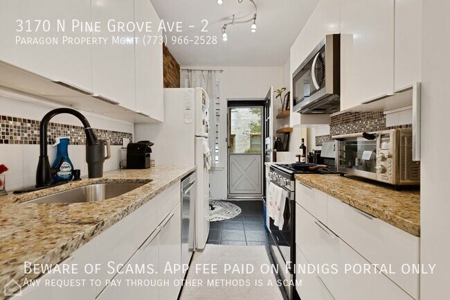 Building Photo - 3170 N Pine Grove Ave
