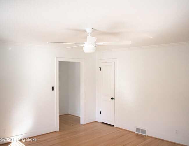 Building Photo - 2725 Brownsboro Rd