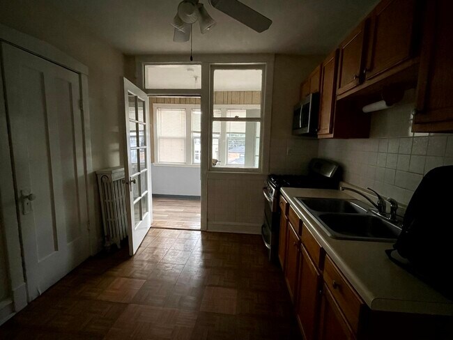Building Photo - 4044 N Kilbourn Ave