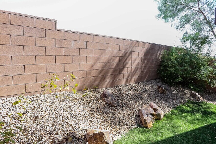 Building Photo - 9434 W Blooming Grove Ave