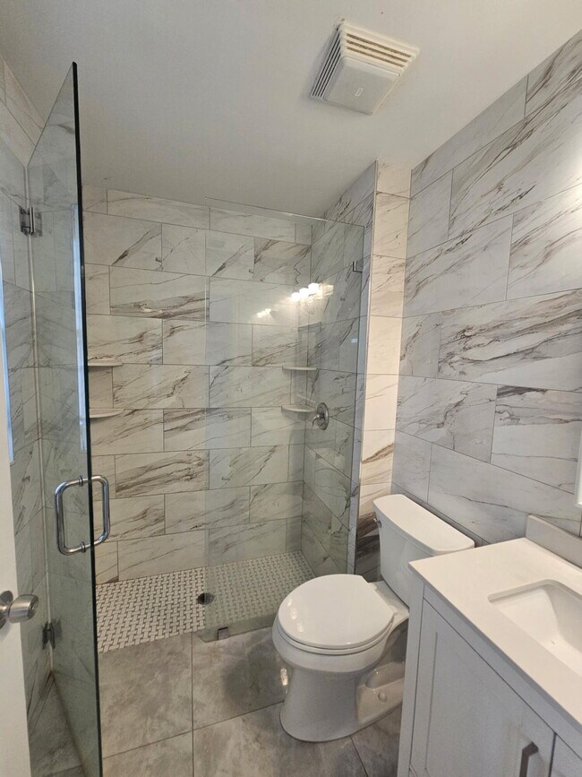 Building Photo - 331 Cypress Way W