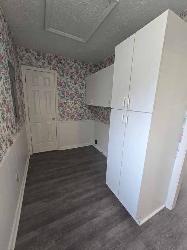 Building Photo - New Listing!!