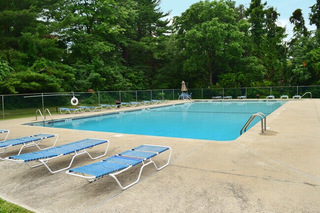 Building Photo - 665 Churchill Dr