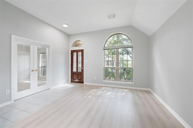 Building Photo - 2618 Parkbriar Ln