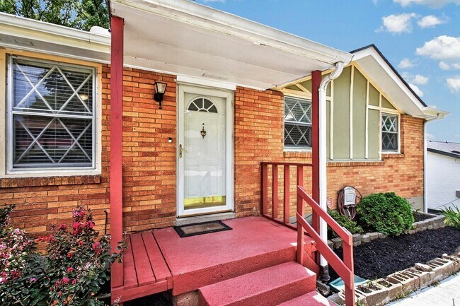 Building Photo - 261 Eisenhower Dr