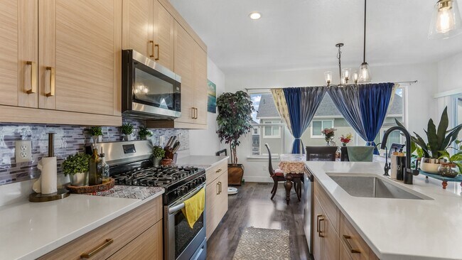 Building Photo - 4162 W Gate Keeper Dr